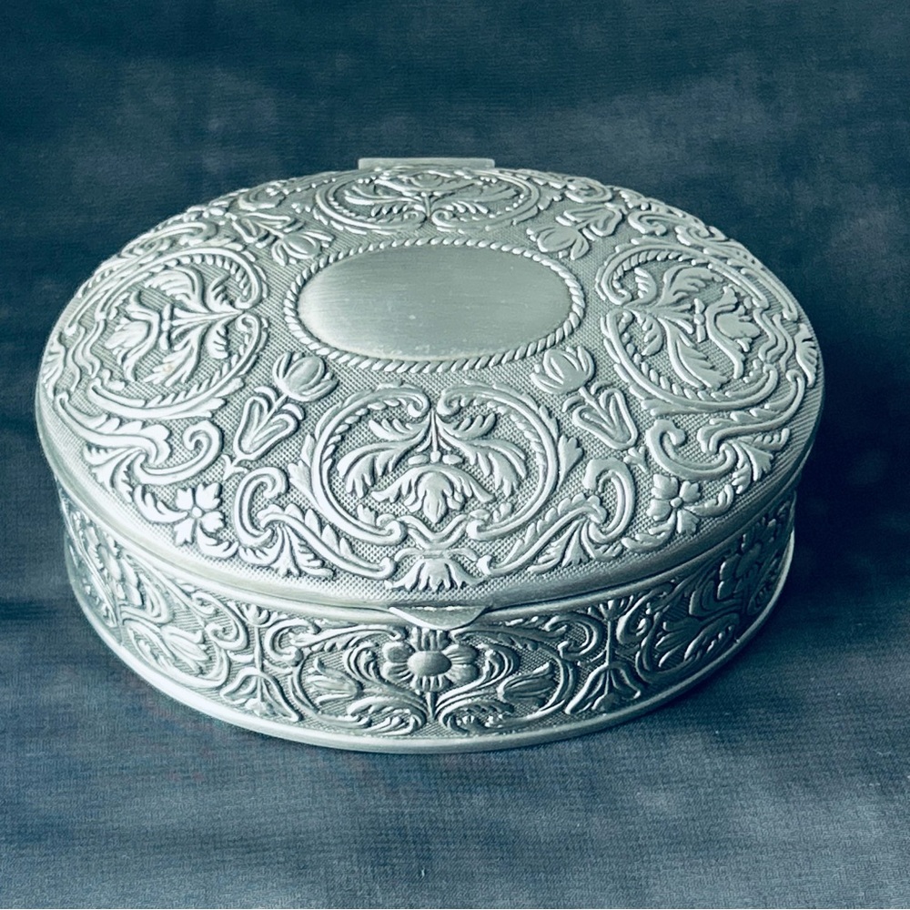 Elegant Silver plated Jewelry Box